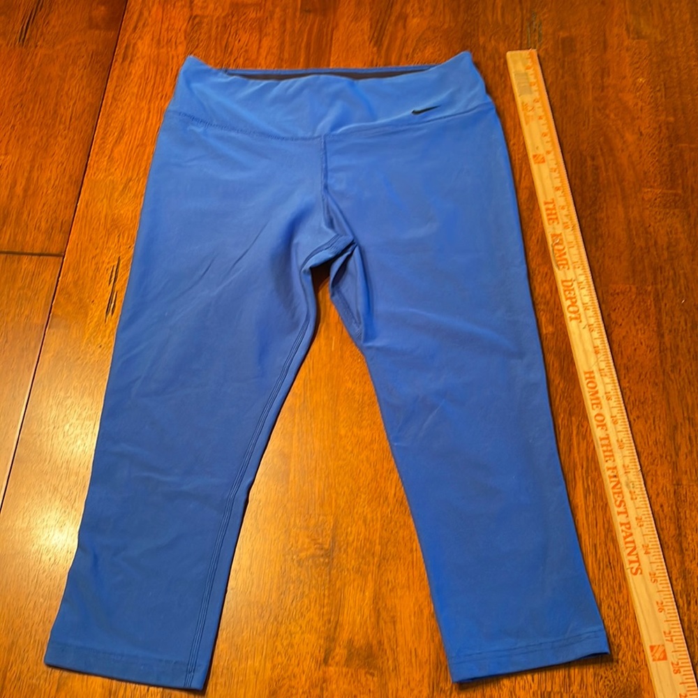 Nike Dri-fit size medium Capri spandex workout pants
